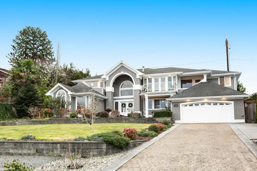 Extraordinary home w/ a hot tub, fireplace, game room, pool table - ocean views - Image 1