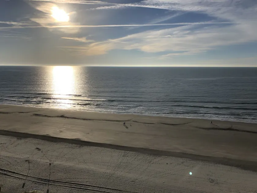 Luxuriöse Oceanfront Condo im 11. Stock mit herrlichem Blick, vor kurzem aktualisiert - Image 1