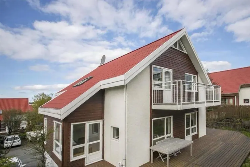 Fantastisk villa i centrum af Reykjavik i den smukkeste dal i byen - Image 1