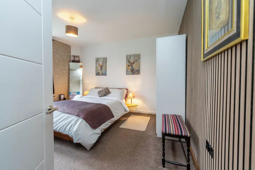Home-from-home; 10 mins from city centre; Free on-street parking; Well-equipped - Image 1