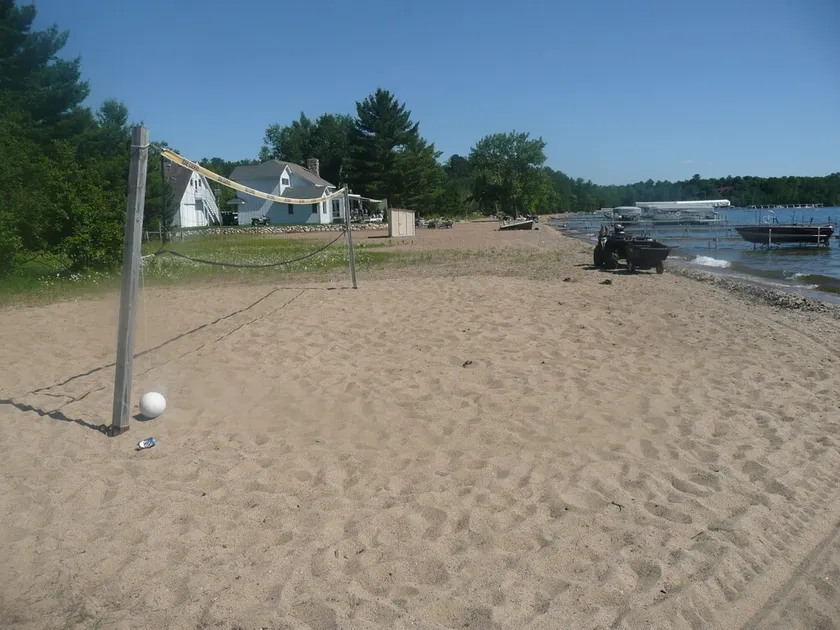 Massive Swimming Beach, Volleyball! Cabin, Huge Game Room. August Openings! - Image 1