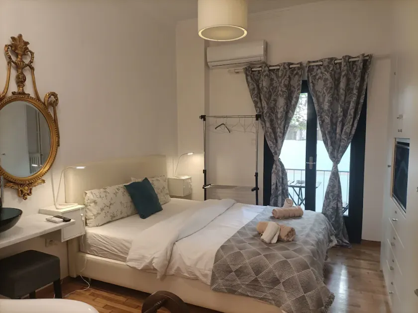 Elegant Apartment - Image 1