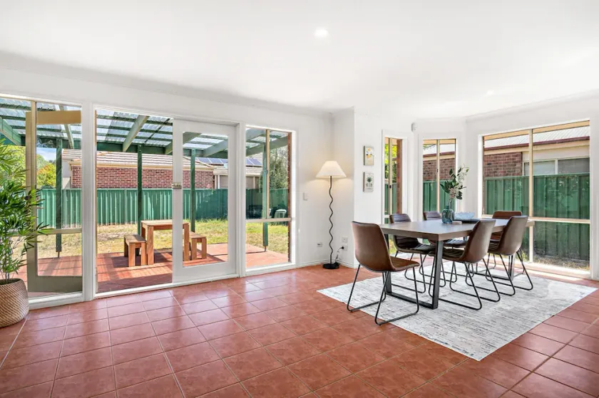 Comfortable Family Stay in Caroline Springs - Image 1
