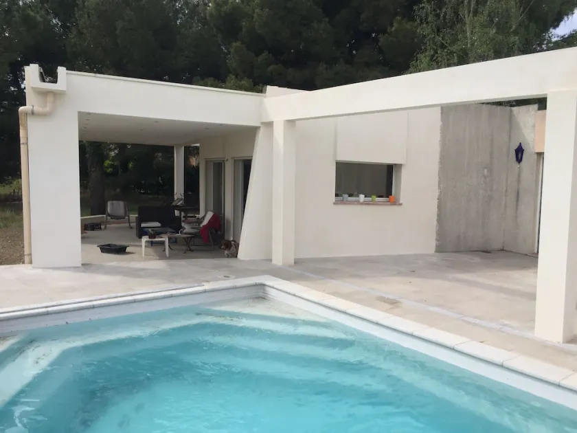 Contemporary villa 200 m2 on 8000m2 plot - Image 1