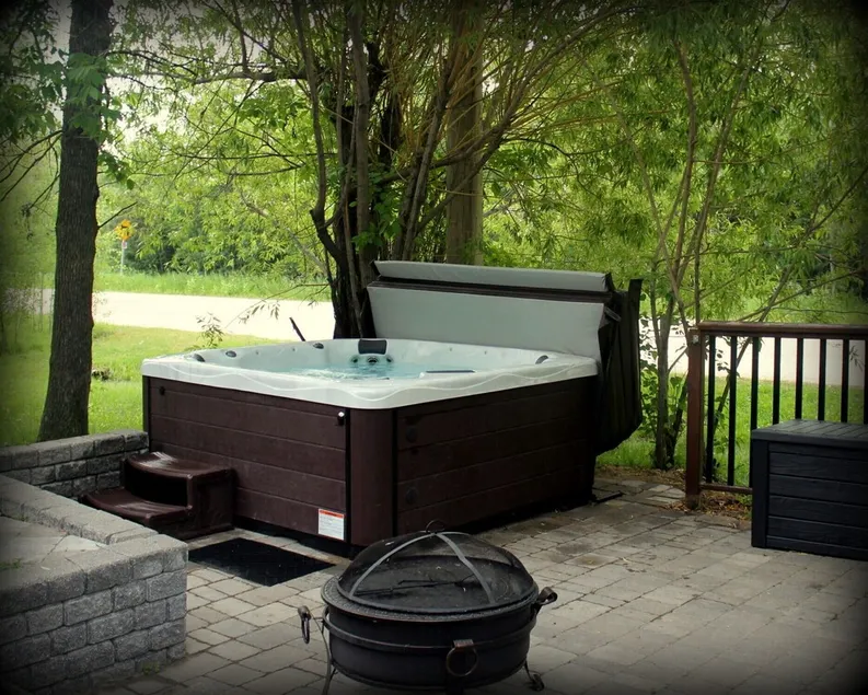 Grand Beach Luxury Cabin Grandbeach Manitoba Grand Marais optional hot tub - Image 1