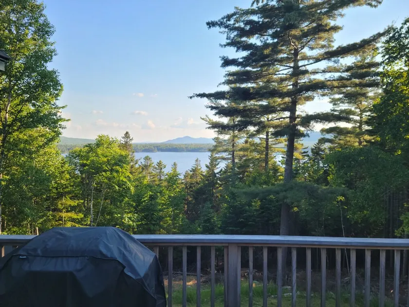 Spacious house with pebble beach. Direct access to Snowmobile and ATV trails! - Image 1