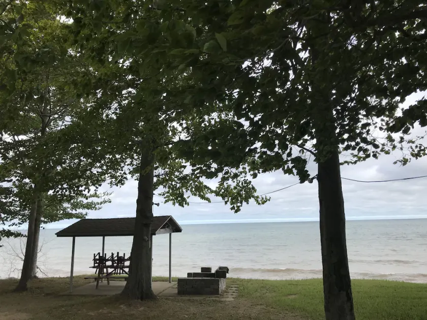 Peaceful cottage on Lake Ontario - Image 1