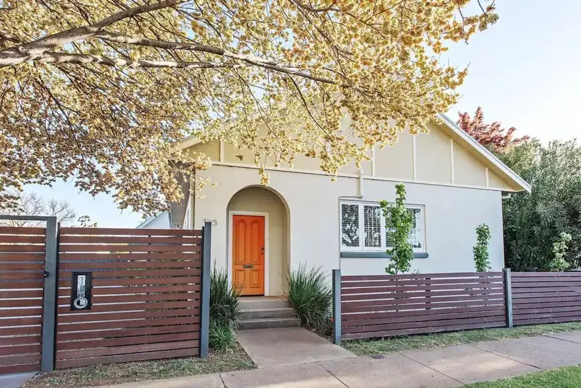 A spacious entertainer in town - Image 1