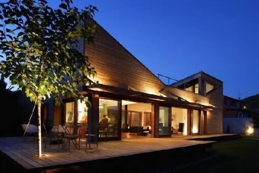 LUXURIOUS DESIGN VILLA - Image 1