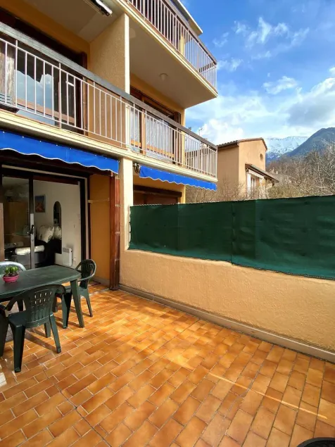 Studio Classé 2 Étoiles en Rez-de-jardin Avec Grande Terrasse a 5 min à Pied du Centre Ville - Image 1