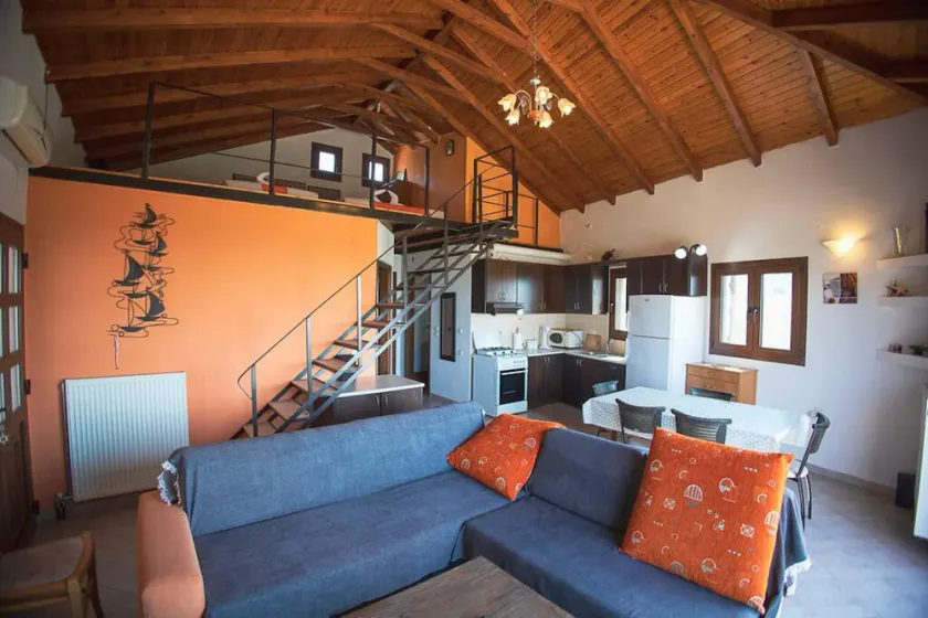 Foula House in Magnisia - Image 1
