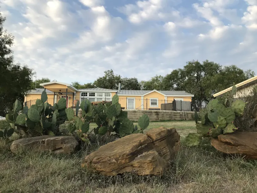 Tranquil Ranch w SPA and POOL - option to heat pool - on Cibolo Creek, sleeps 9 - Image 1