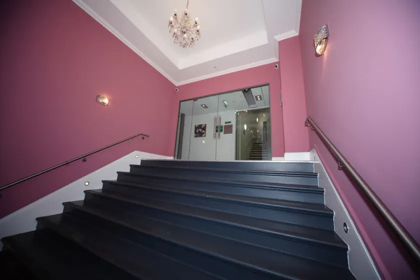 Premier Apartments - Image 1