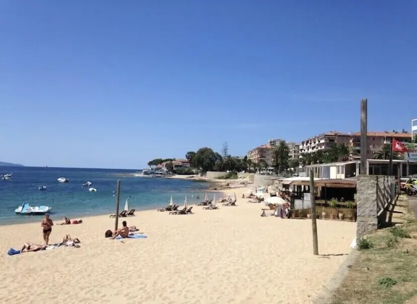 T2 Neuf 40m2 Clim Wifi Balcon Parking Plage à Pieds 100 m - Image 1