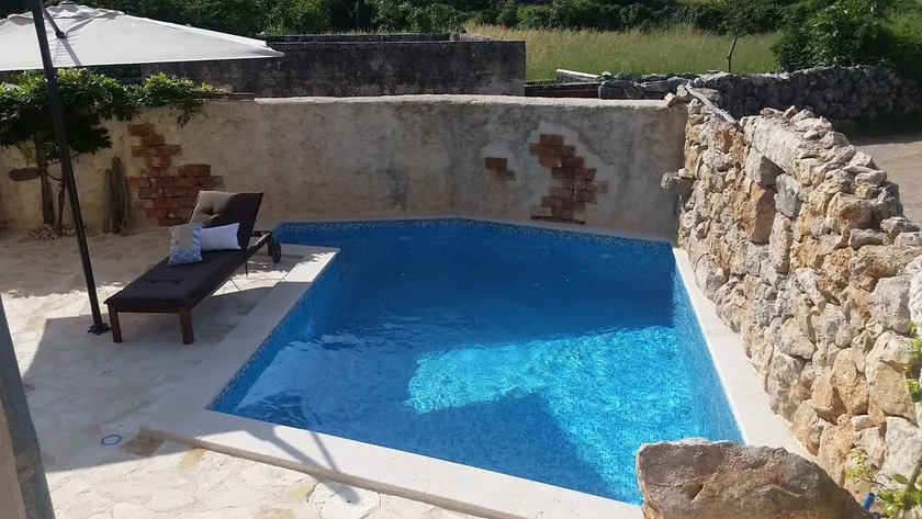 Casa de Pedra, Luxo, Piscina, Jardim, 3 quartos + 2/2 camas, 2 banheiros, WIFI, GRILL - Image 1