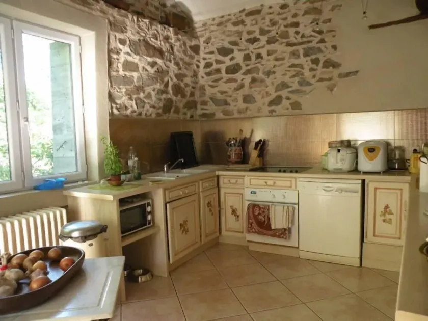 house with all comfort pets allowed - Image 1