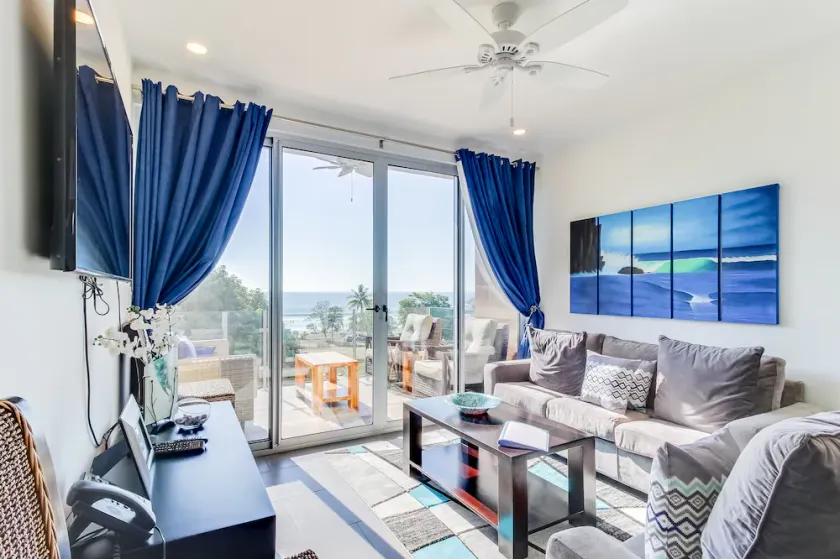 Modern apartment with great ocean view, balcony & pool - 100 yards to beach - Image 1