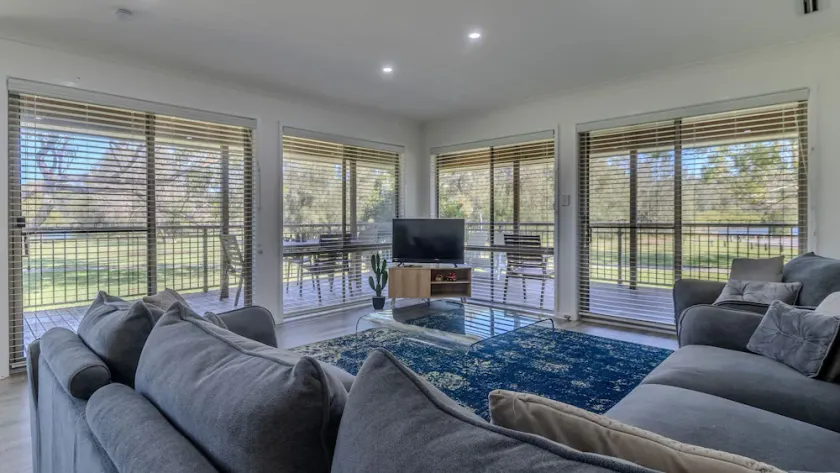 Chill out in Sussex Inlet- LINEN AND TOWELS SUPPLIED - Image 1