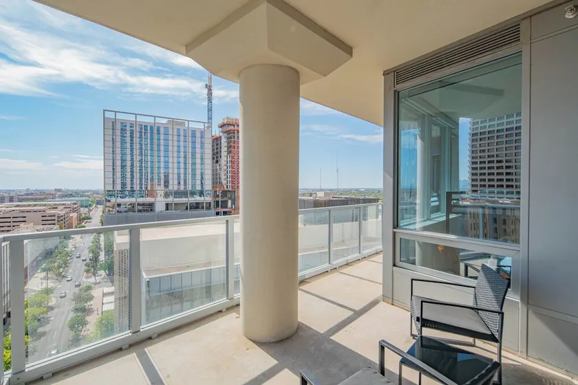ROVE LIVING/KL - 44 Monroe - Image 1