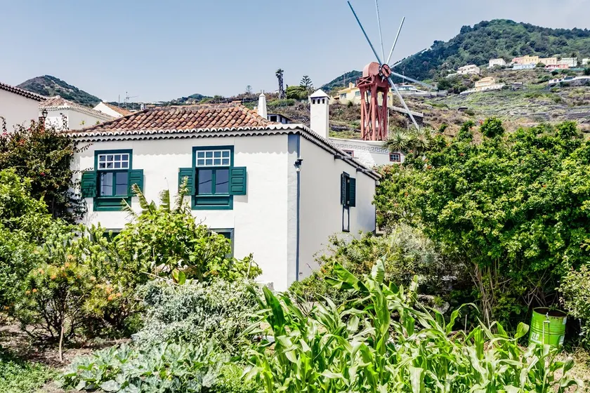 Casa en el Este de La Palma, Buena Ubicación y Vistas Panorámicas - Image 1