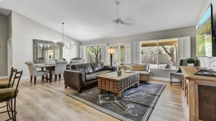 Quiet Convenient Location Near Hiking Shopping - Image 1
