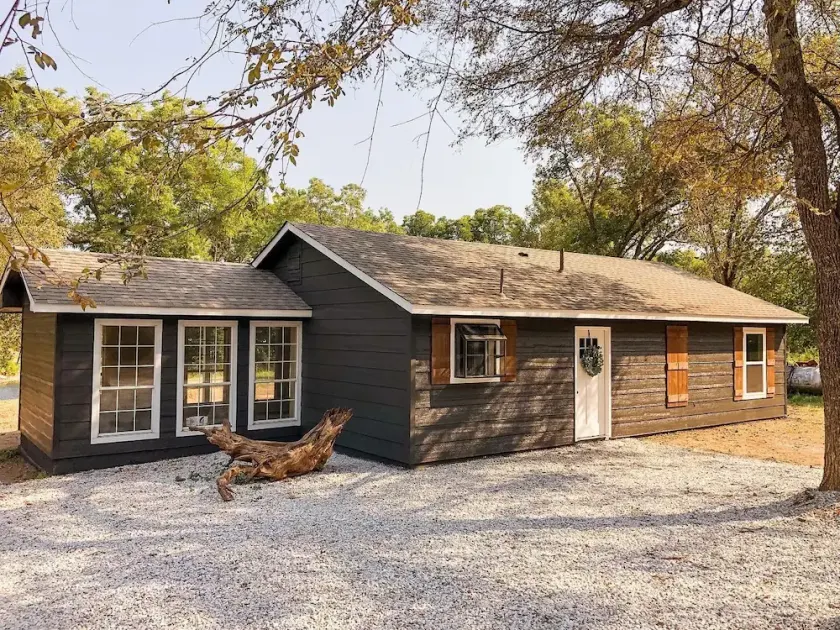 Cozy Cottage Located on the South Side of Grand Lake - Image 1