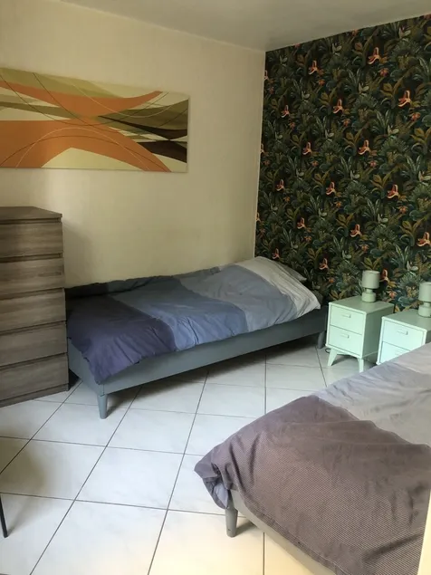 Apartamento com 3 Camas + Estacionamento perto de Kindarena - Image 1