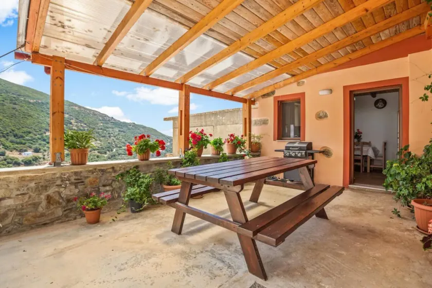 Maria's House with View in Kambos - Image 1
