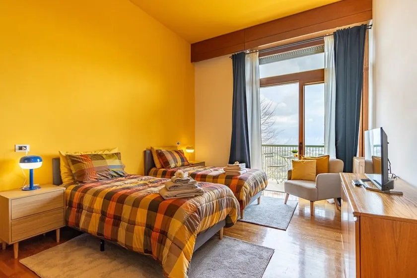 Chambre « Miel » avec vue montagne, terrasse partagée et Wi-Fi - Image 1