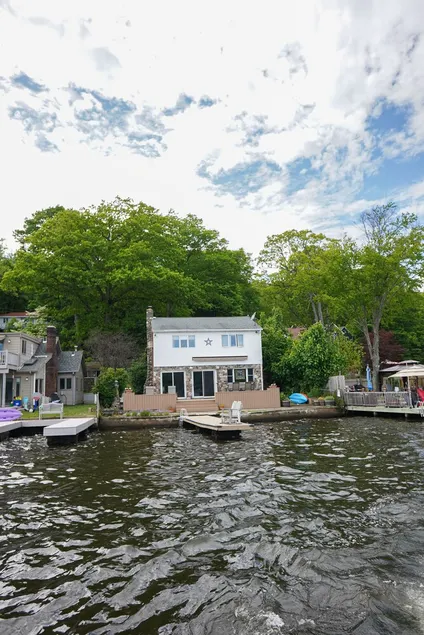 Lakefront House sur le lac Greenwood à couper le souffle, NY - Image 1