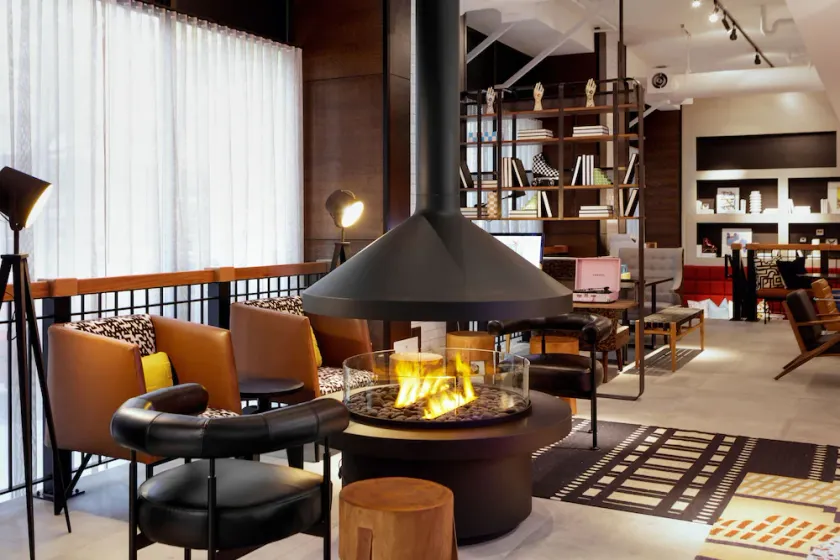 Moxy Richmond Downtown - Image 1