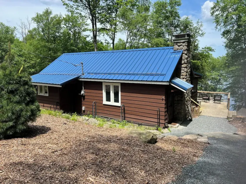 Lake Wallenpaupack Cottage with Private Dock, Kayak and Paddle Boards - Image 1