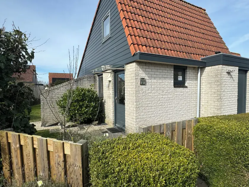 2 bedroom accommodation in Julianadorp aan Zee - Image 1