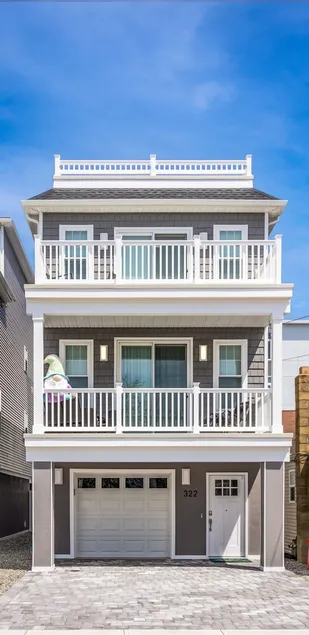 Stunning NEW house! Family Pet Friendly, Bay Views, 3 min to Beach an Boardwalk! - Image 1