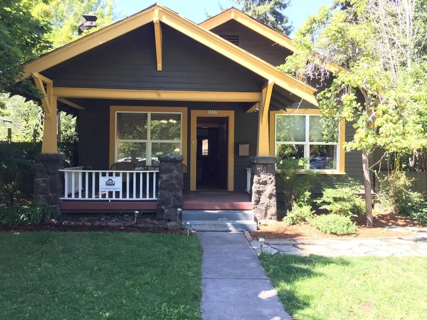 Cottage classique 3 blks to dwntwn Bend! HOT TUB, Cheminée, donc praticable! - Image 1