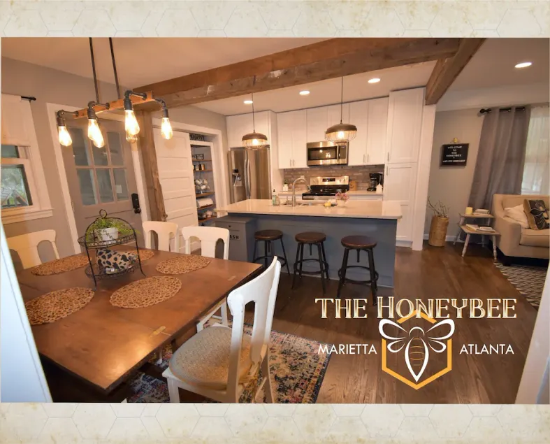 The Honeybee House North Atlanta Marietta Business or Family Travel Sleeps 1-6 - Image 1