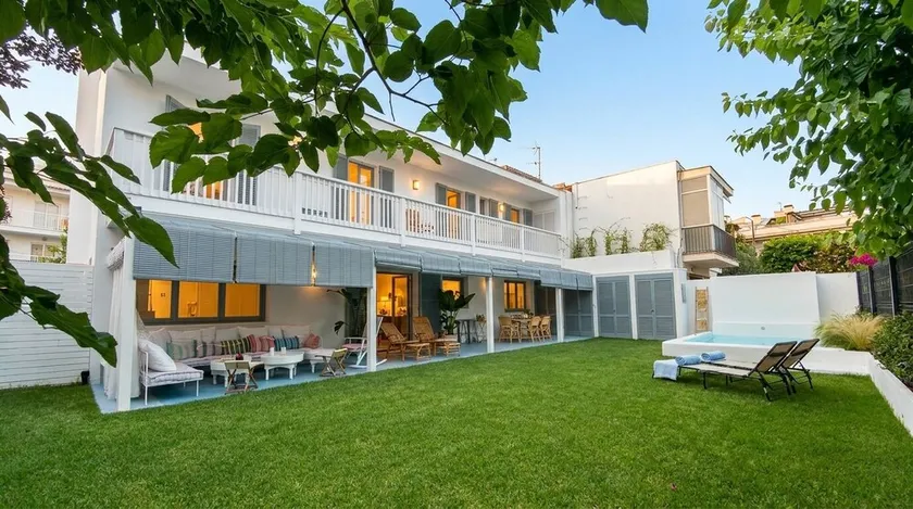 Villa La Colonial - 5 minutes walk from beach and 10 minutes from center Design - Image 1
