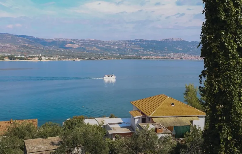 1 bedroom awesome apartment in Arbanija - Image 1