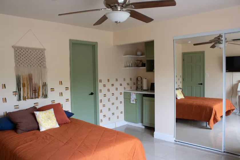 Centrally Located Boho Private BdR - 7 mi to beach - Image 1