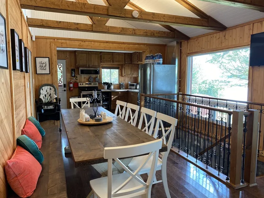 The Oakdene Cottage - hot tub with a lake view! - Image 1