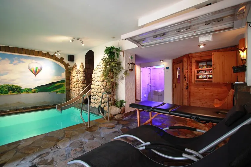 Alone in indoor pool, sauna, steam sauna, directly on the banks of the Moselle, balcony - Image 1