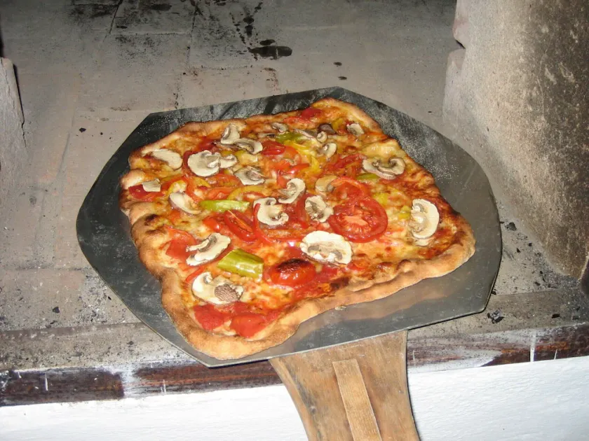 All-inclusive -- Wood-fired oven, sauna, hot tub, home theater, pool table, foosball, darts - Image 1