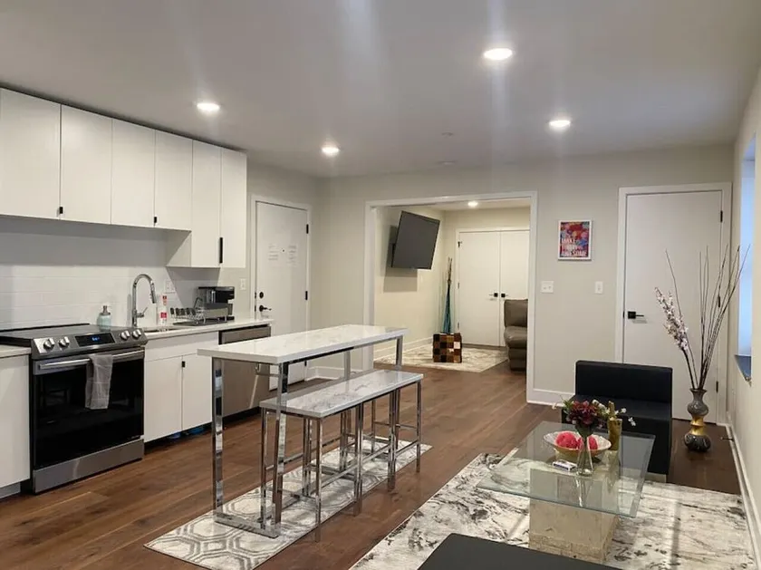 Unit 101 · Renovated, 1 mile from YALE! - Image 1