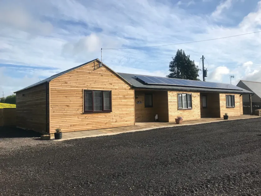 White Owl Barn - A custom built self-catering property with a beautiful view - Image 1