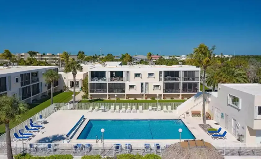 Updated 2/2 Condo on the Ocean with Private Beach and Pool - Image 1