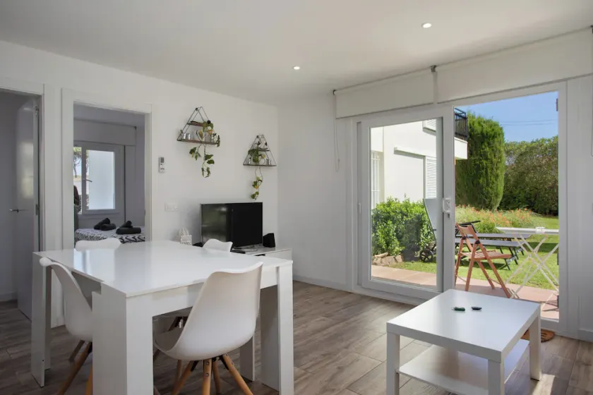 Apartment with pool and parking. Ground floor with garden - Image 1