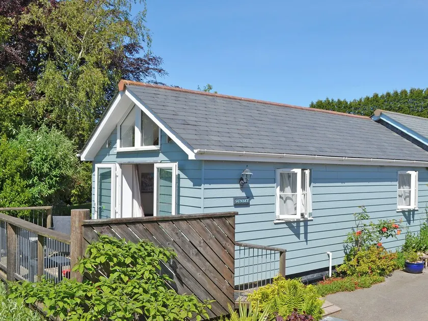 A peaceful haven with a summerhouse and just minutes from Mevagissey and Fowey. - Image 1