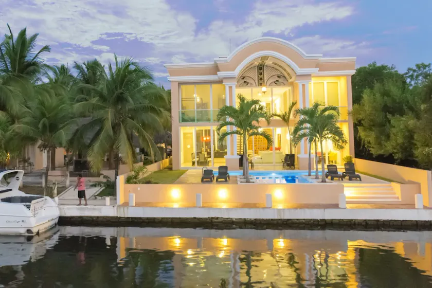 Beautiful mansion in Puerto Aventuras with pool - Image 1