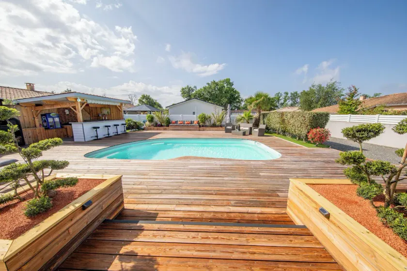 Beautiful house with large garden for 8 people with heated swimming pool - Image 1