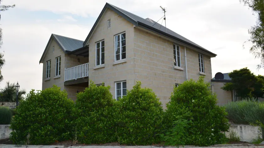 The Luxury Guesthouse Busselton - Image 1
